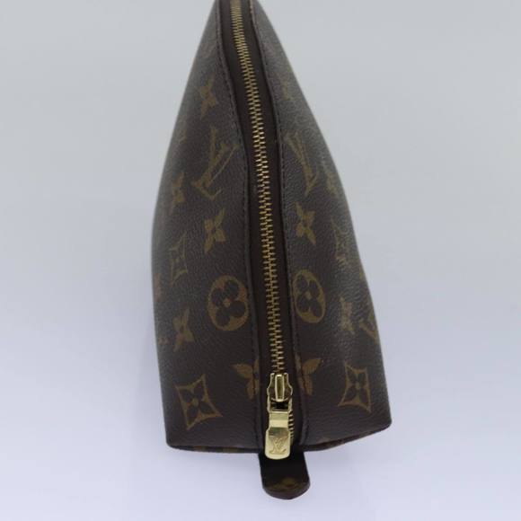 LOUIS VUITTON Monogram Trousse Demi Ronde Cosmetic Pouch M47520 LV Auth 77563 - Picture 4 of 16
